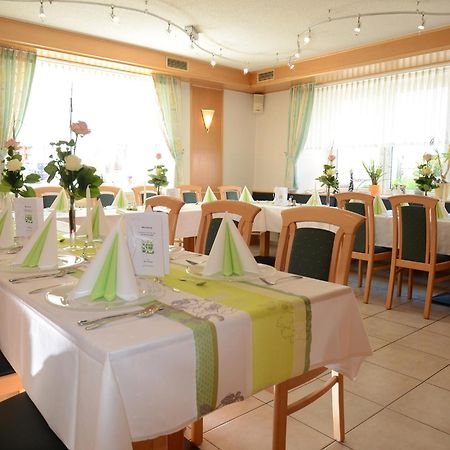 Gasthof Zur Post Hotel Und Parkplatz Vohenstrauss Buitenkant foto
