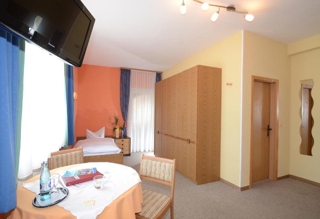 Gasthof Zur Post Hotel Und Parkplatz Vohenstrauss Kamer foto